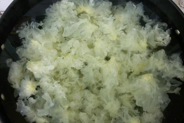红枣银耳莲子羹的做法图解4