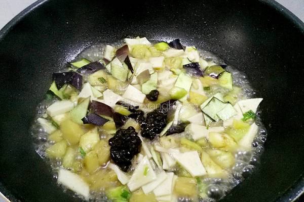 豆腐片炒茄子的做法图解7
