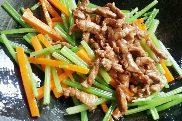 芹菜胡萝卜炒瘦肉的做法图解11