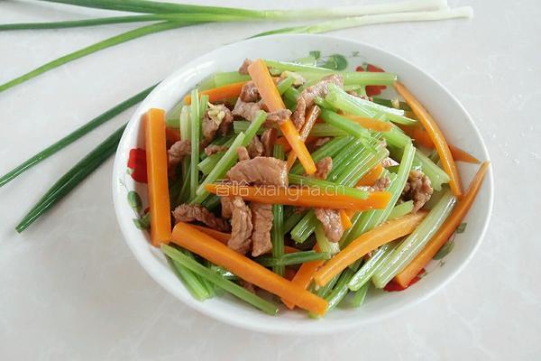 芹菜胡萝卜炒瘦肉