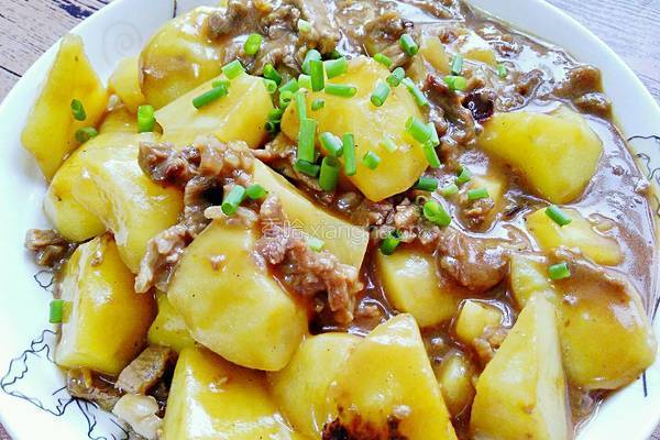 土豆焖牛肉的做法图解13