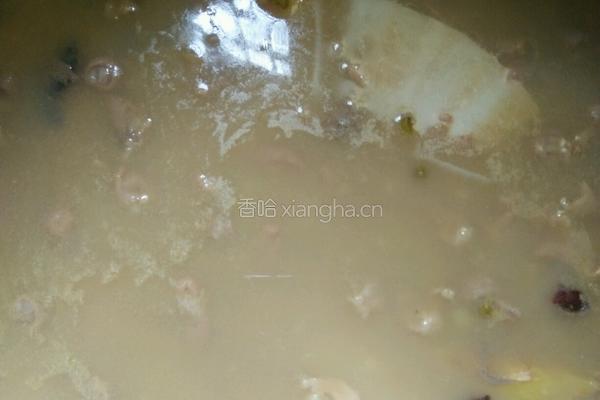 绿豆莲子小肠汤的做法图解3