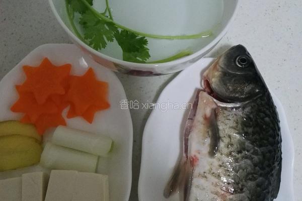 鲫鱼豆腐汤的做法图解1