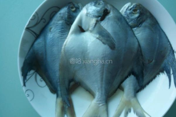 清蒸鲳鱼的做法图解1