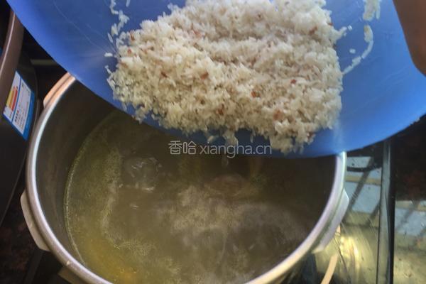 老鸽子桂圆滋补新米粥的做法图解5