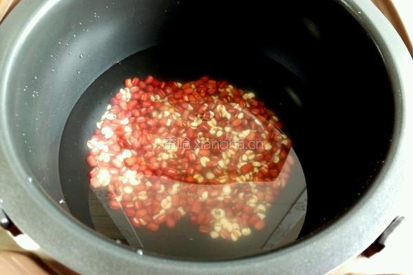 酒酿薏米红豆粥的做法图解3