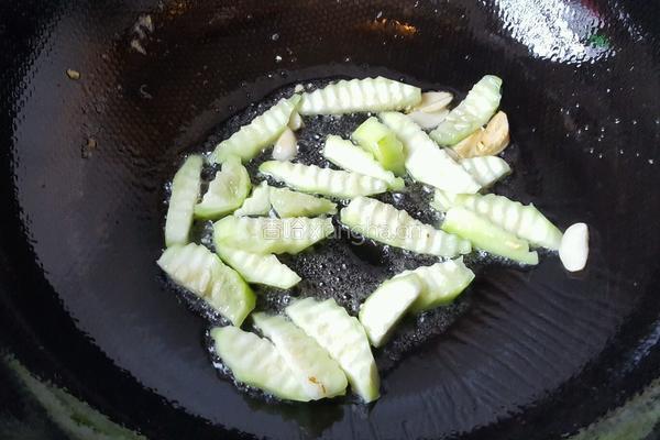 丝瓜炒山鸡蛋的做法图解5