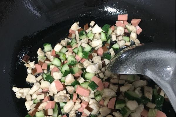 鸡肉丁炒米饭的做法图解4