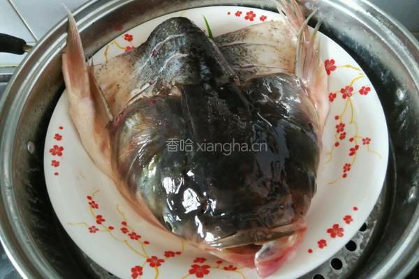 清蒸鱼头的做法图解1