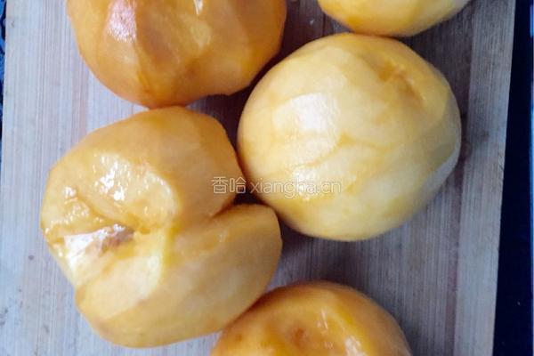 黄桃罐头的做法图解1