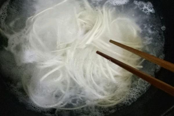 西红柿鸡蛋卤面的做法图解3
