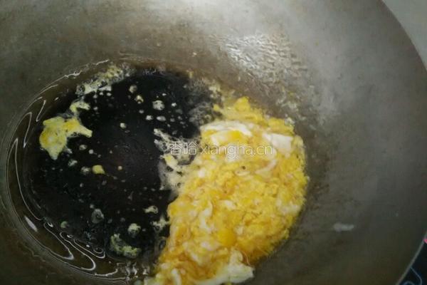白菜鸡蛋炒饭的做法图解2