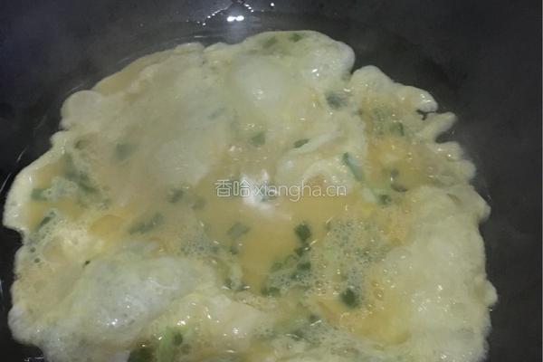 彩椒火腿肠炒鸡蛋的做法图解4