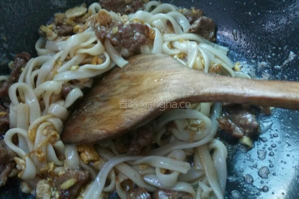 牛肉炒河粉的做法图解8