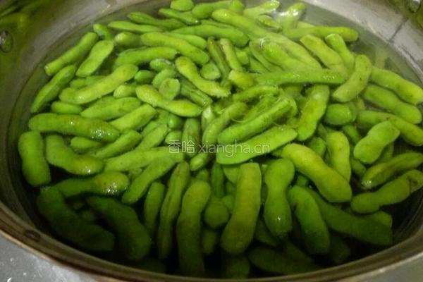凉拌毛豆的做法图解2