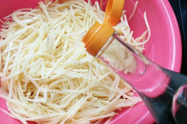 小米辣拌土豆丝的做法图解2