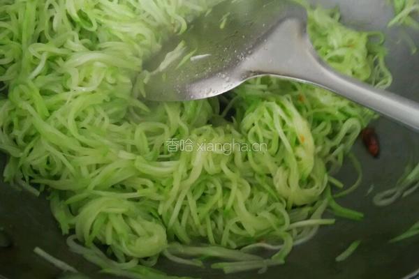 炒洋瓜丝的做法图解4