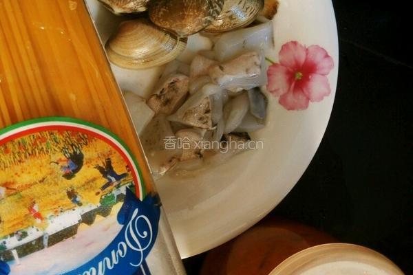 海鲜意面的做法图解1