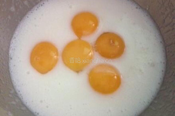 蔓越莓戚风蛋糕的做法图解2