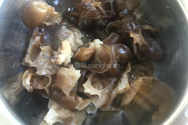 木耳炒青菜的做法图解2