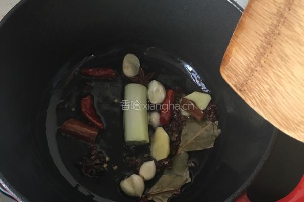 腐竹牛腩煲的做法图解2