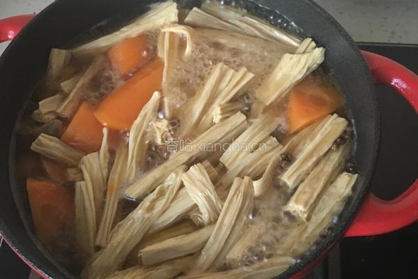 腐竹牛腩煲的做法图解5