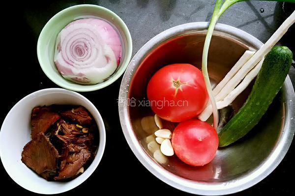 蕃茄洋葱山药牛肉汤的做法图解1