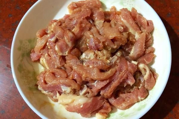榨菜炒肉丝的做法图解2