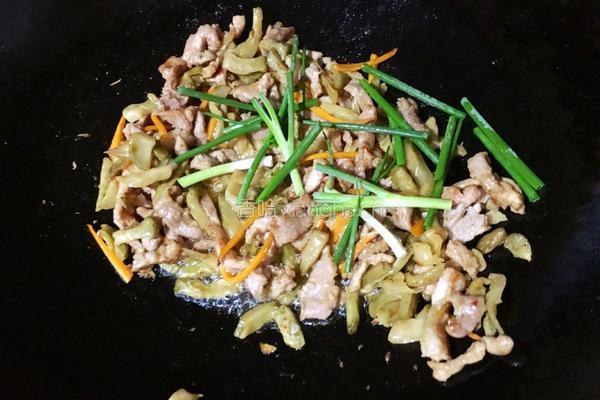 榨菜炒肉丝的做法图解9