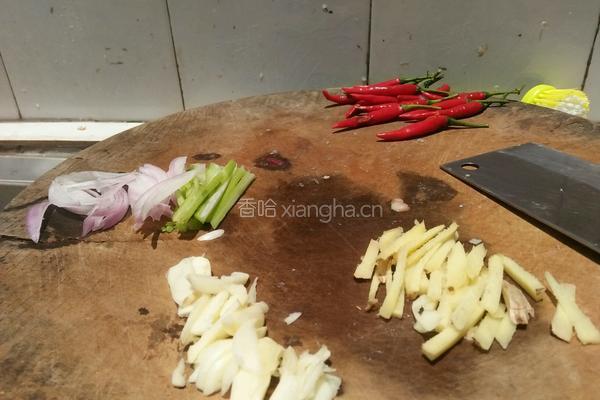 剁椒鱼头（芝麻味）的做法图解2