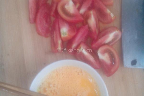 西红柿鸡蛋盖饭的做法图解1
