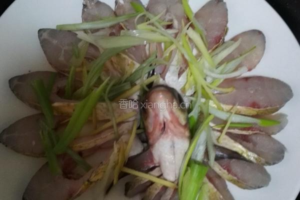 清蒸孔雀开屏鱼的做法图解5