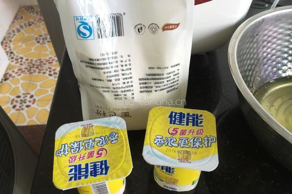 纸杯蛋糕的做法图解1