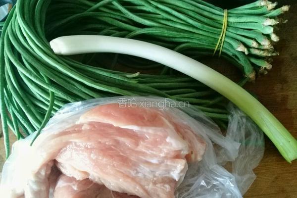 猪肉豇豆馅饺子的做法图解1