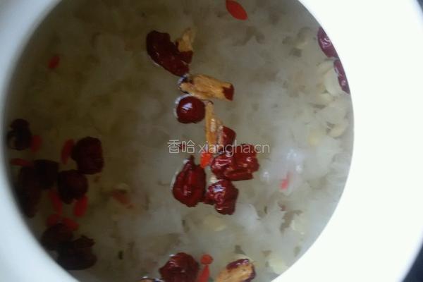 银耳莲子红枣汤的做法图解7