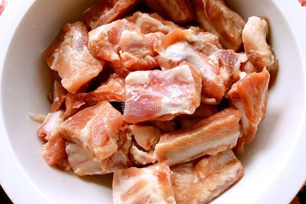 排骨烧豇豆的做法图解1