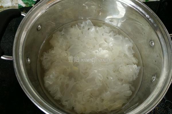 醪糟银耳羹的做法图解4