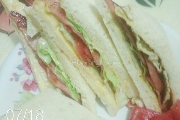 培根蔬菜三明治