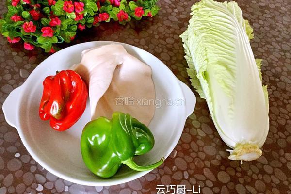 白菜丝拌猪耳的做法图解1