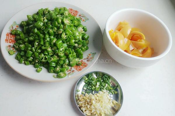 尖椒皮蛋的做法图解2