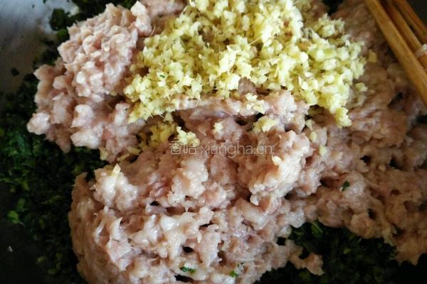 芹菜肉饺子的做法图解3