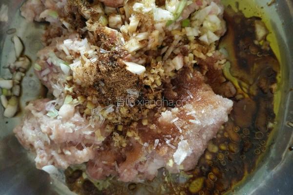 芹菜肉饺子的做法图解4