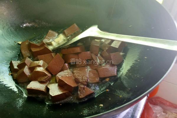 鸭血豆腐的做法图解3