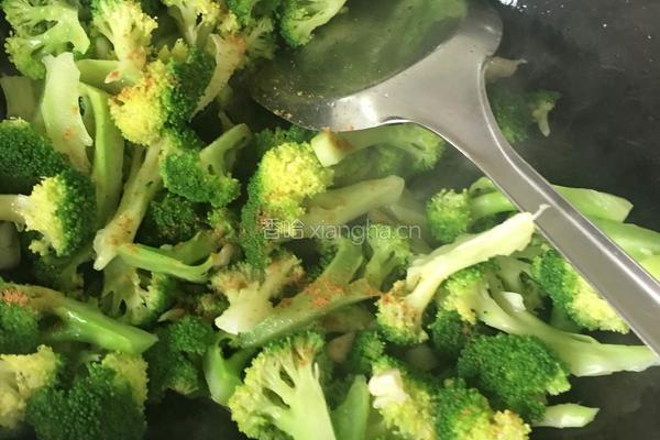 清炒蒜香西兰花的做法图解2