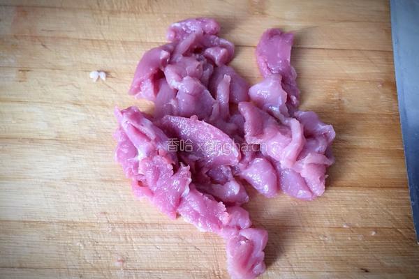 金针菇木耳肉片汤的做法图解4