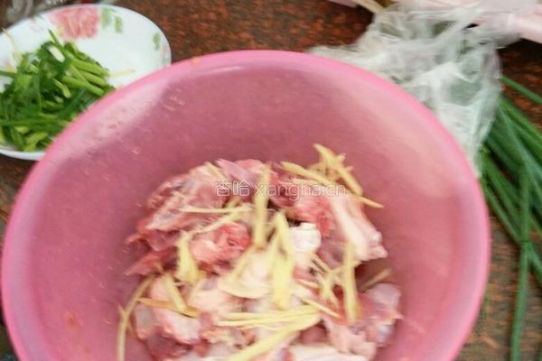 胡萝卜青椒炒鸭肉的做法图解5
