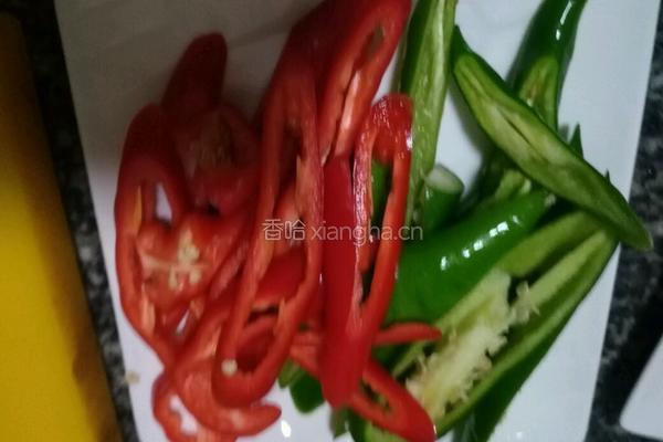 双椒蒜苔炒猪舌的做法图解3