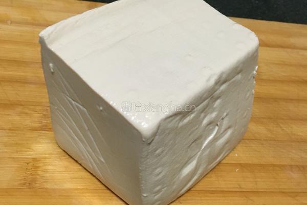 糖醋麻辣香豆腐的做法图解1