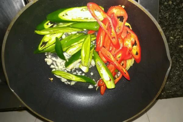 双椒蒜苔炒猪心的做法图解6