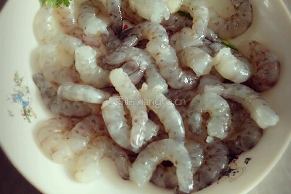 香芹虾仁的做法图解2